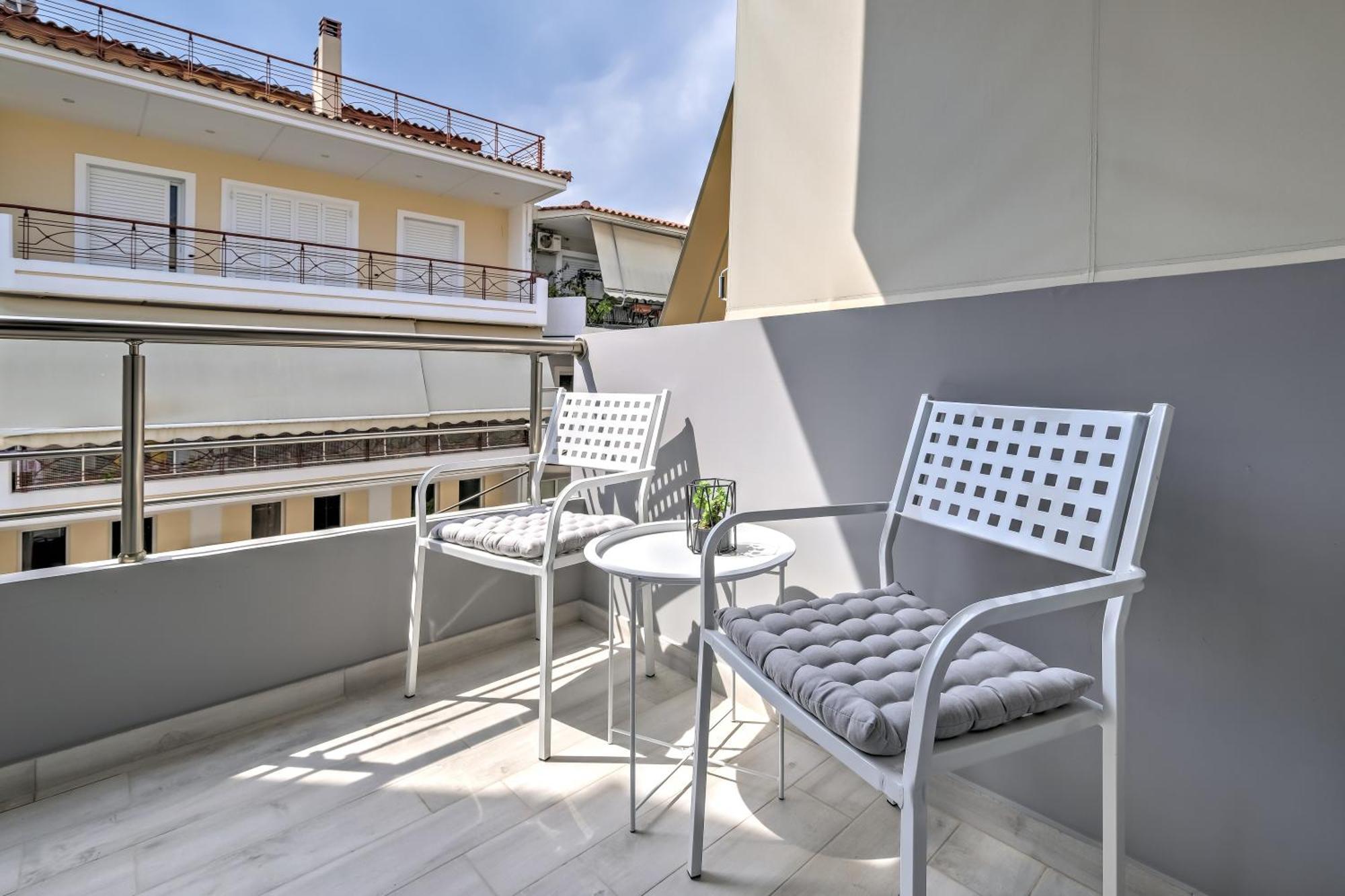 B2 * Nafplio