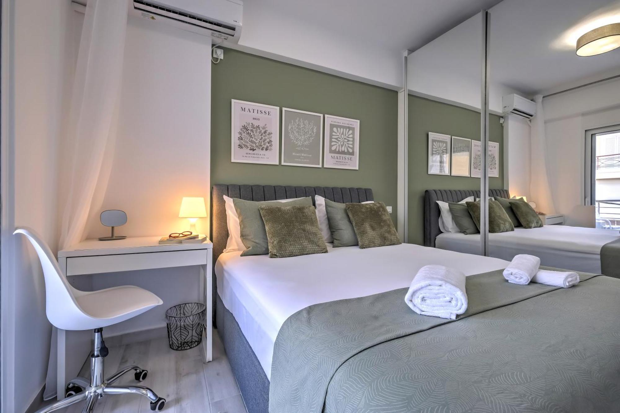 B2 * Nafplio